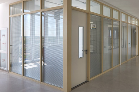 Flexible partition system